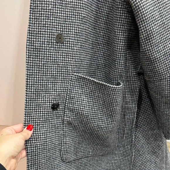 Elegant Black and White Houndstooth Hooded Coat - Picture 7 of 9